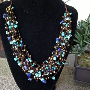 ARTISANAL NECKLACE WITH TURQUOISE CHIPS